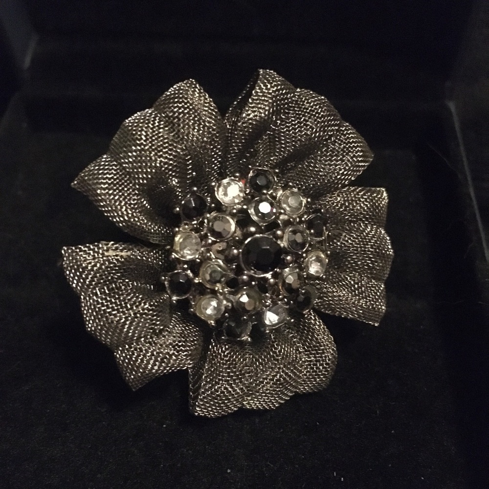 Flower ring with silver, gunmetal, and black rhinestones